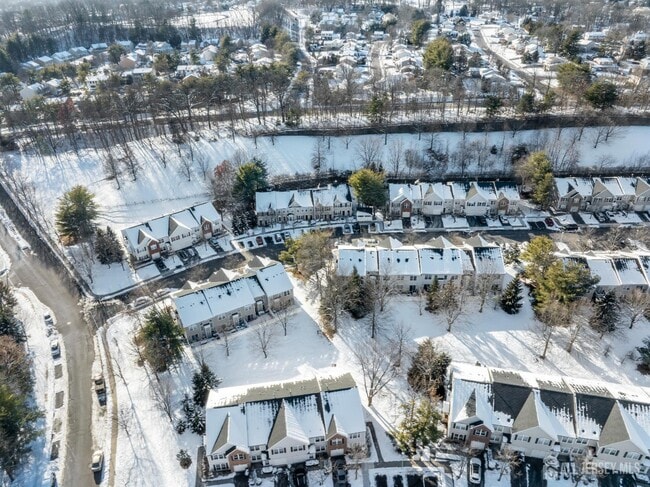 Building Photo - 11 Windsong Cir