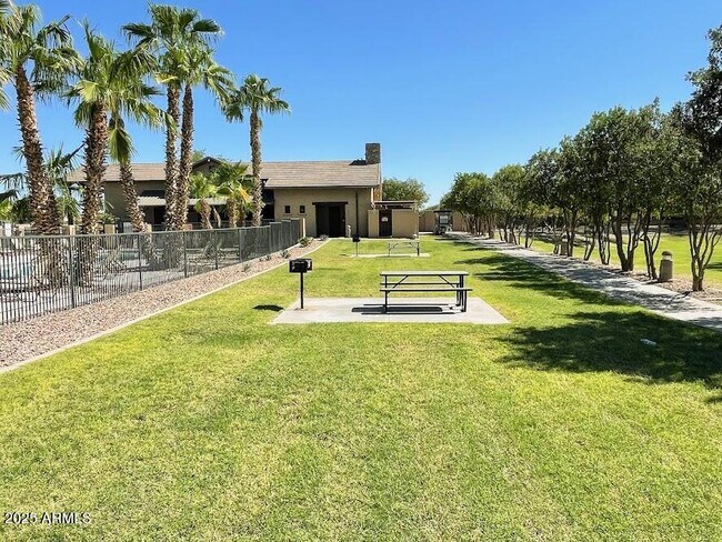 Building Photo - 44147 W Snow Dr