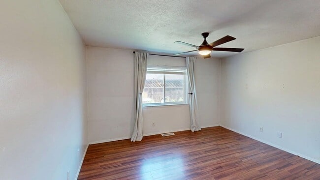 Building Photo - Sweet 3 bedroom