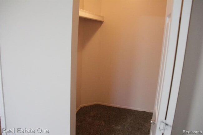 Building Photo - 21960 Indian Creek Dr