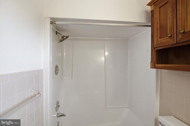 Building Photo - 1130 E Park Ave