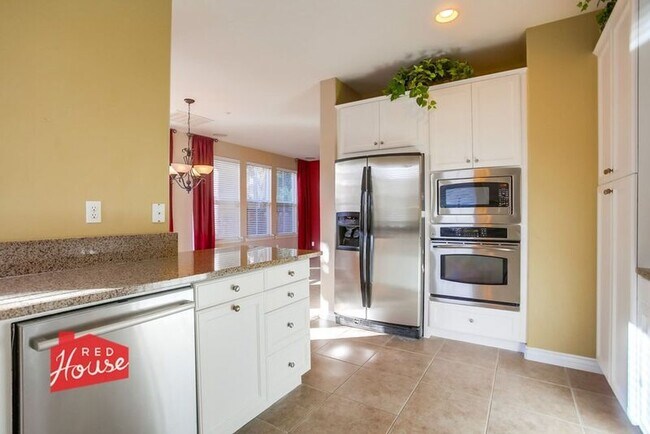 Building Photo - 2711 Ascot Ave