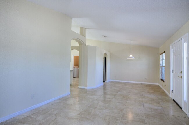 Building Photo - PRICE DROP!! ANNUAL UNFURNISHED HOME IN PUNTA GORDA
