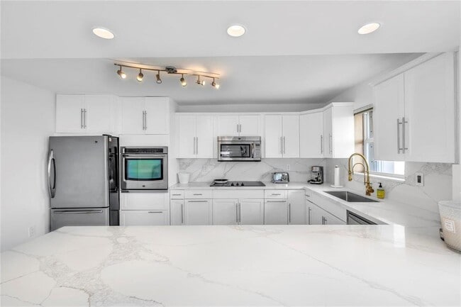 Building Photo - 2750 NE 183rd St