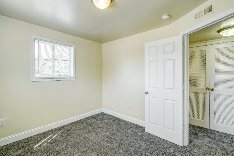 Building Photo - 2104 Phaup St