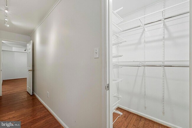 Building Photo - 2237 Lovedale Ln