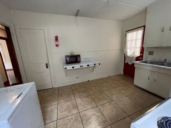 Building Photo - 103 Goodman Pl