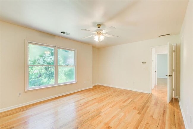 Building Photo - 2462 Empire Forest Dr