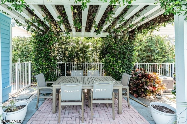 Building Photo - 287 11th Ave S