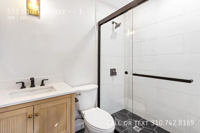 Building Photo - 533 South St