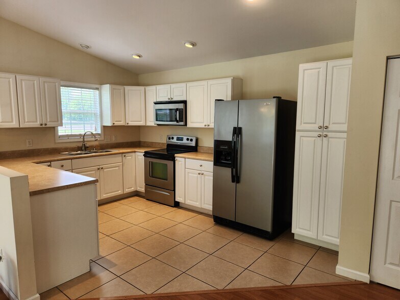 Building Photo - 1643 Landon Ln