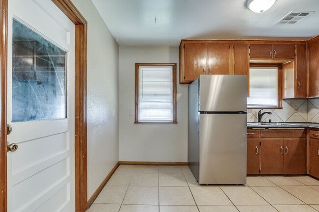 Building Photo - Charming 2-Bedroom Home with Original Hard...