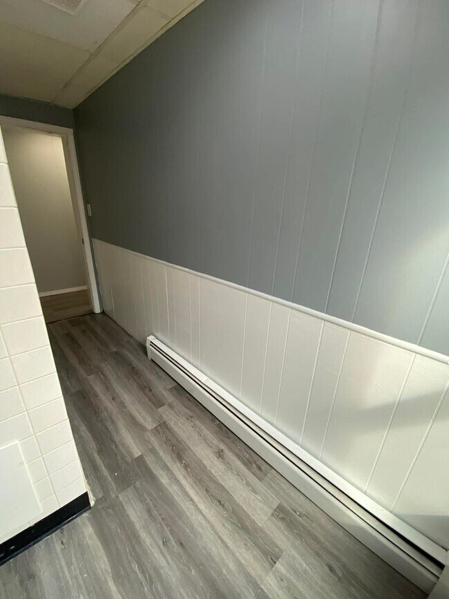 Building Photo - 427 3rd Ave