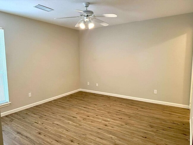 Building Photo - 305 E Mescalero Rd