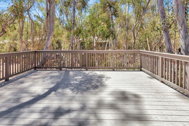 Building Photo - 24946 Ravenswood