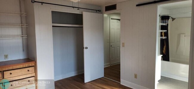 Building Photo - 11868 Watergate Cir