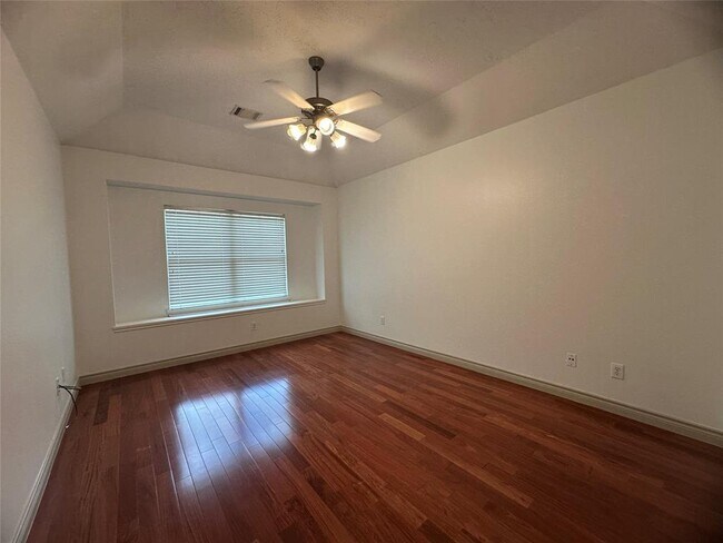 Building Photo - 2027 Marchwood Manor Dr