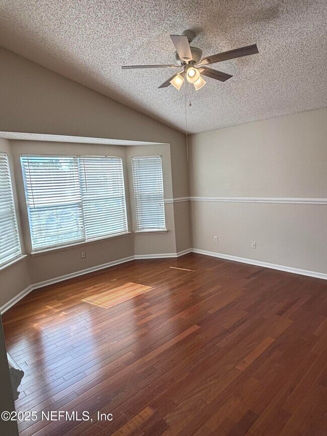 Building Photo - 8984 Bridgecreek Dr W