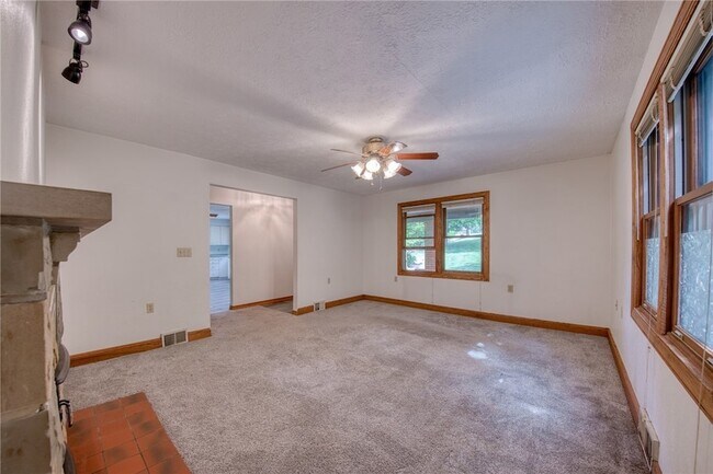 Building Photo - 4465 Mt Troy Rd Ext