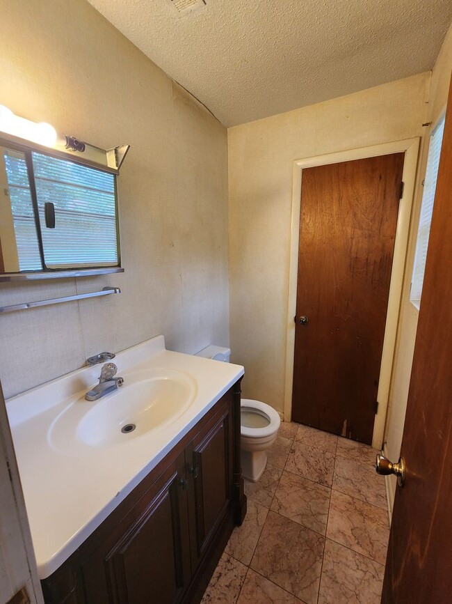 Building Photo - 917 Charles C. Frasier Blvd