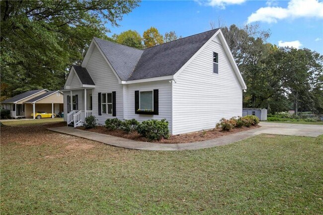 Building Photo - 1312 Lake Paradise Rd