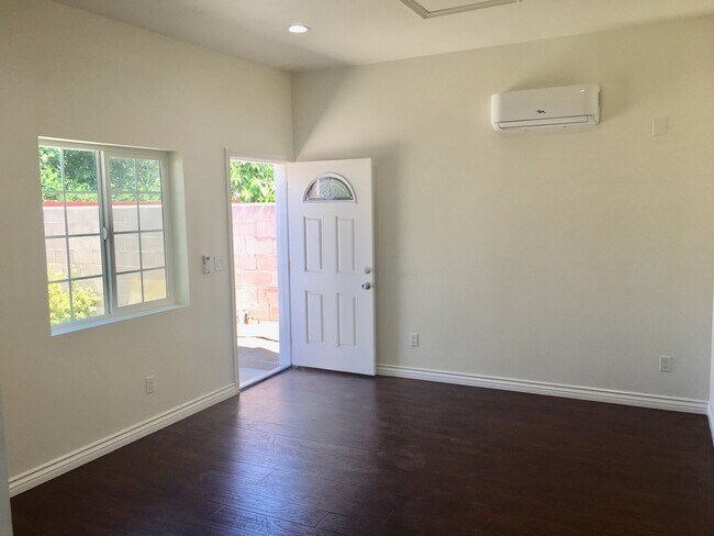 Building Photo - 1046 Laurel Ave