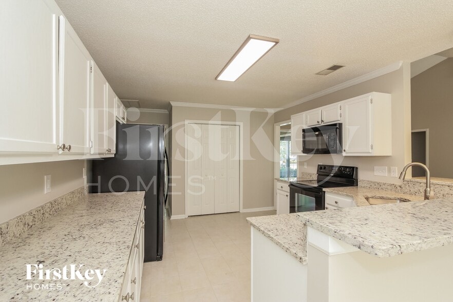 Building Photo - 13646 Annsdale Ln