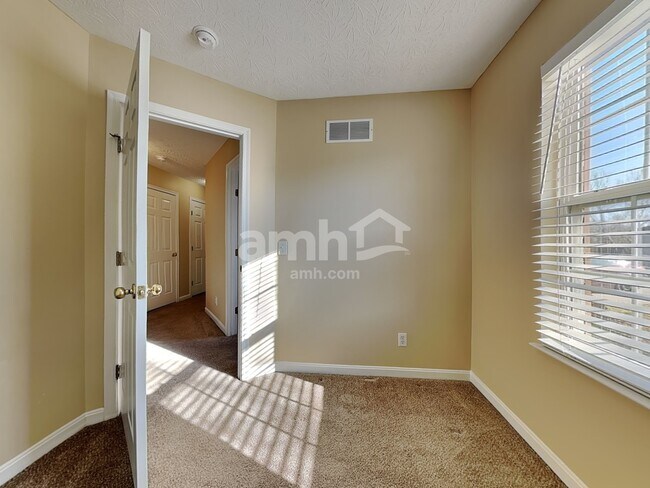 Building Photo - 2422 Hilliard Dr