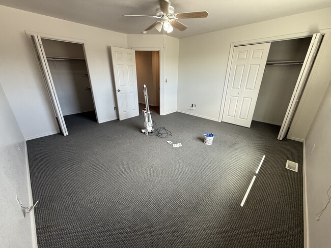 Building Photo - 913 Cardinal Dr