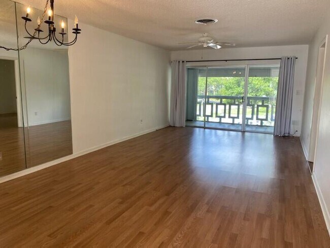 Building Photo - 91 Willow Rd