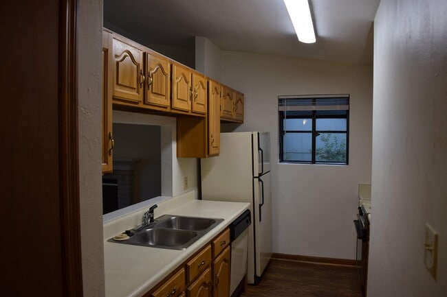 Building Photo - 2646 Millbank Dr