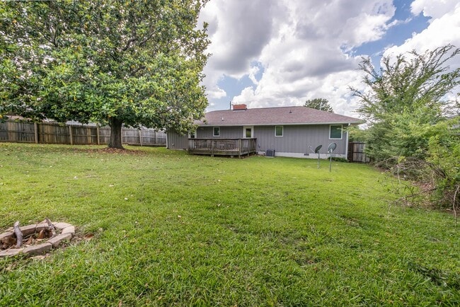 Building Photo - Fall '24 - Close to campus - 3 bed/2 bath ...