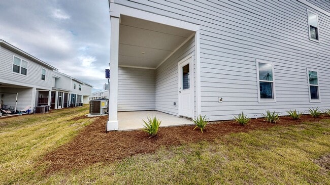 Building Photo - End unit!  Washer/Dryer Included! Beautiful 3 Bedroom Townhome (larger floorpan) with Screened-In...