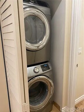 Washer and dryer - 6657 Enfield Ave