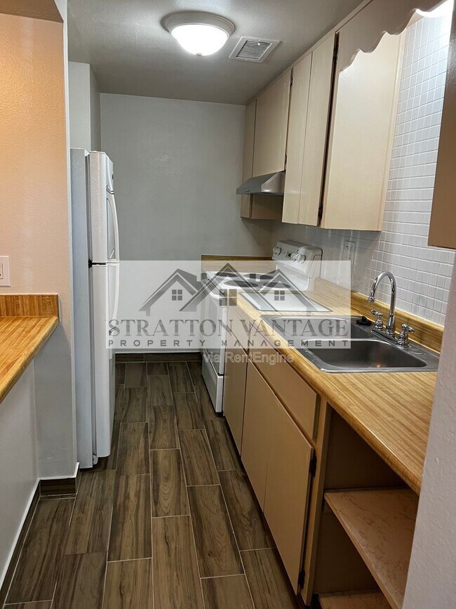 Building Photo - 424 W Brown Rd