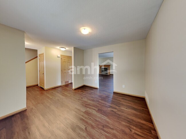 Building Photo - 2271 Landcrest Dr