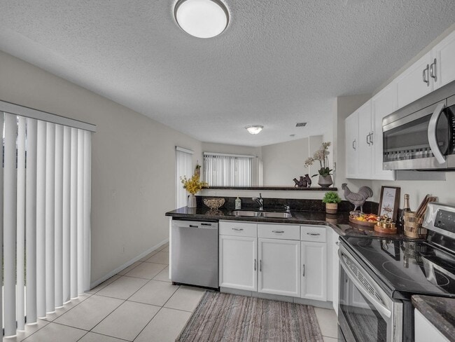 Building Photo - 1744 Shoreside Cir