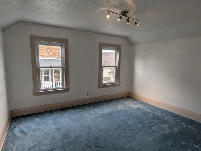 Building Photo - 511 West Alley