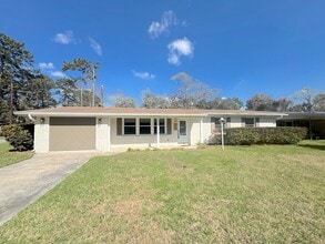 Building Photo - 322 Tanglewood Rd