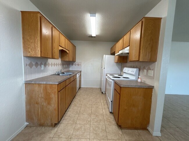 Building Photo - 1505 Dugger Cir