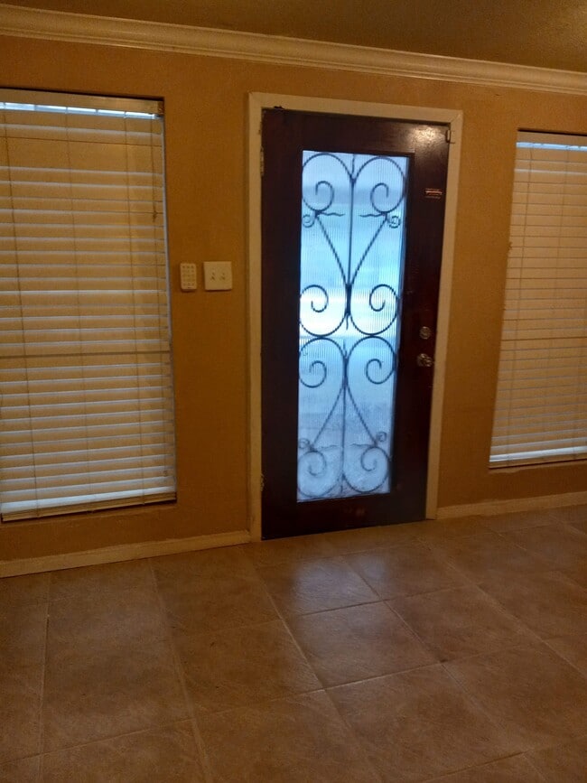 Building Photo - 16900 Wellborne Rd