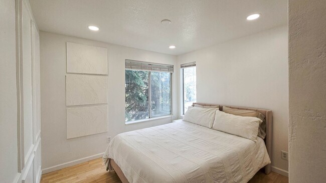 Building Photo - 525 S 900 E