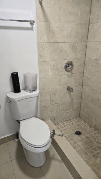 Building Photo - 2252 SW 10th St