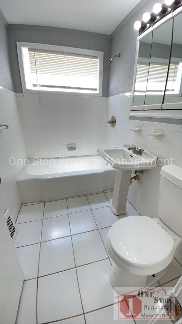 Building Photo - Beautiful 3 Bedroom 2 Bathroom in Kansas City