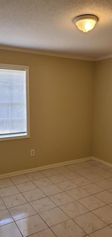 Building Photo - 4678 Royal Ridge Dr