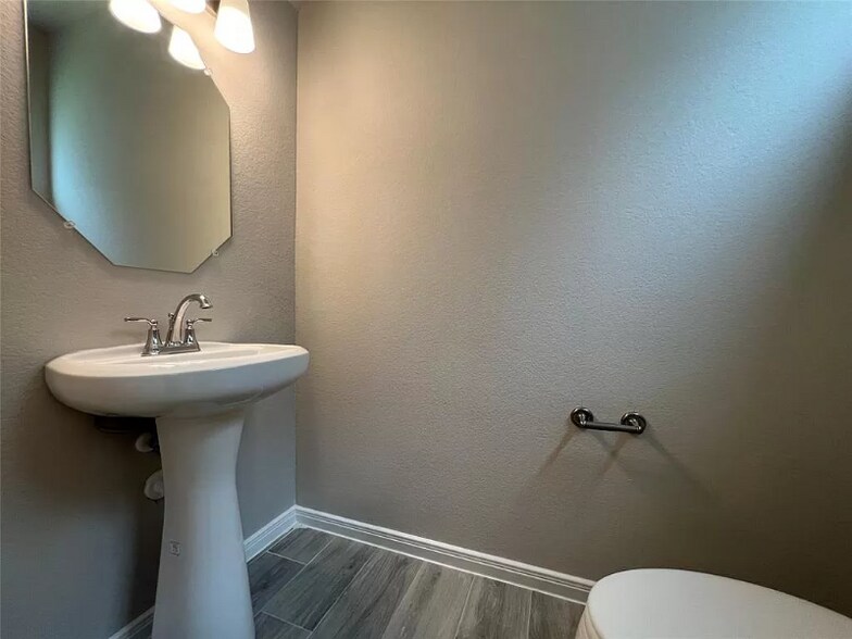 Building Photo - 7950 Fijian Cypress Dr