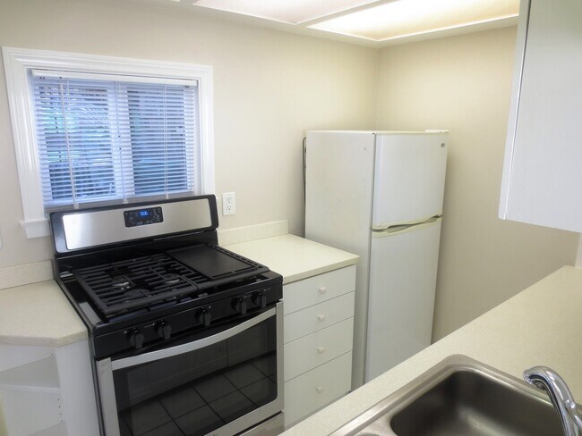 Building Photo - 254 Cypress Dr