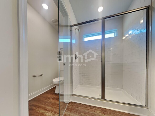 Building Photo - 309 Azore Way