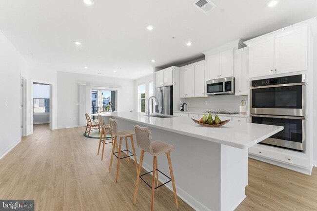 Primary Photo - 2490 Connector Aly