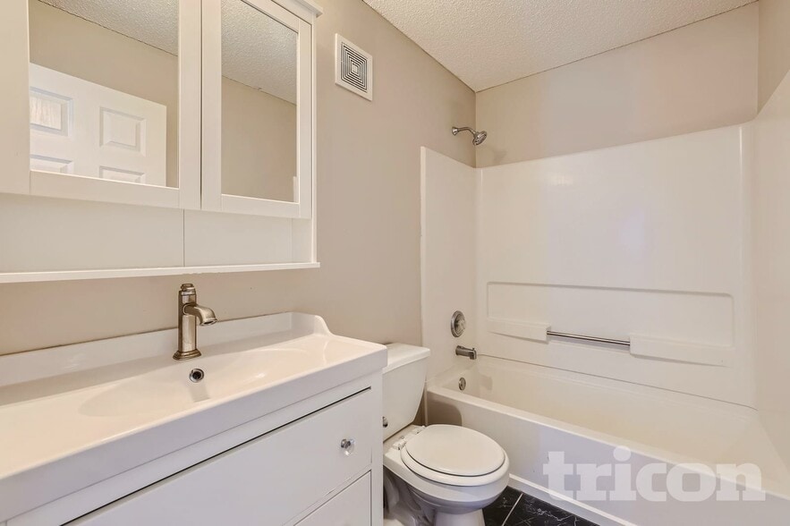 Building Photo - 16476 Jarrett Cir